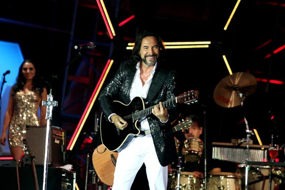Las 10 mejores frases de “El Buki”, el poeta de Twitter