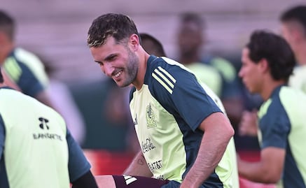 Santiago Giménez se lleva los reflectores en la llegada de México a Texas