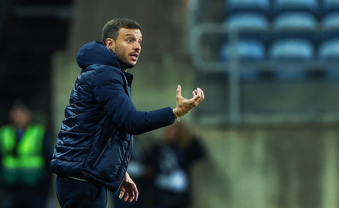Martín Anselmi durante el partido entre Porto y Farense en la Primera Liga de Portugal - Foto: EFE