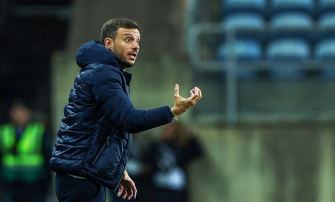 Martín Anselmi durante el partido entre Porto y Farense en la Primera Liga de Portugal - Foto: EFE