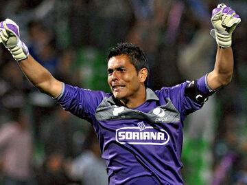 Porra de Pumas hizo llorar a Oswaldo Sánchez tras quedar fuera del Mundial de Sudáfrica 2010