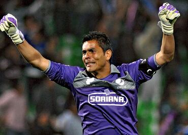 Porra de Pumas hizo llorar a Oswaldo Sánchez tras quedar fuera del Mundial de Sudáfrica 2010