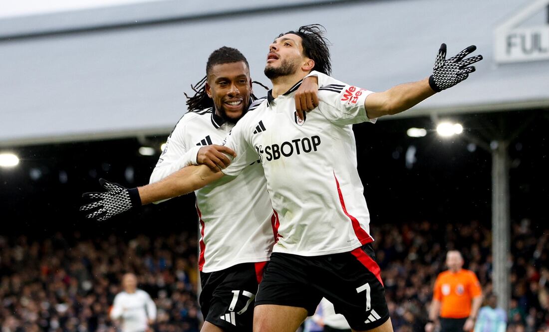 Raúl Jiménez en festejo de gol, durante el encuentro entre Fulham y Arsenal de la Premier League - Foto: EFE