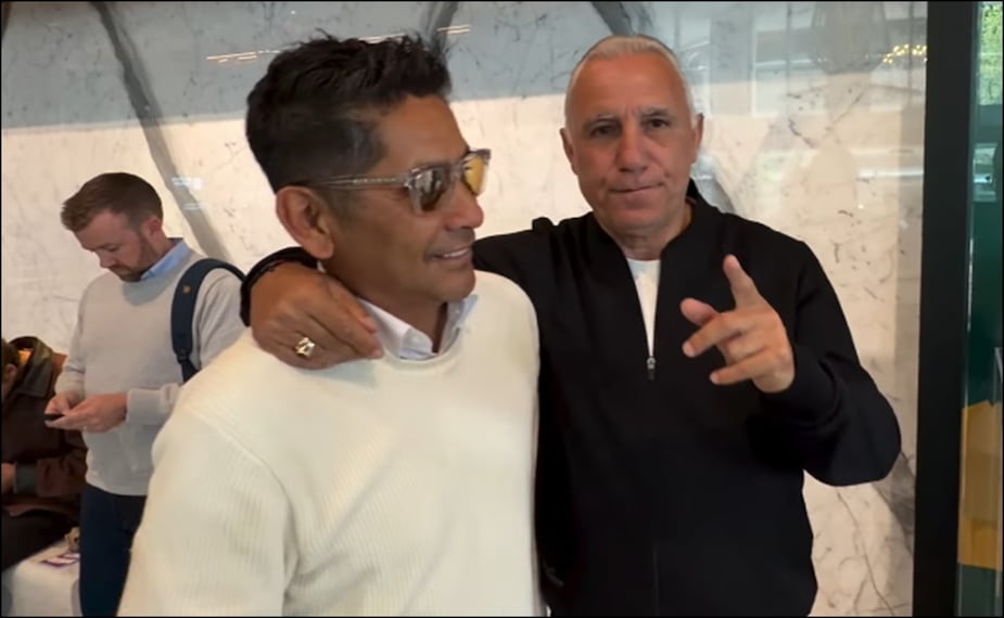 Jorge Campos y Hristo Stoichkov se reunieron en el 76 Congreso de la FIFA en Vancouver. FOTO: Captura