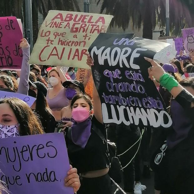 Marcha 8M: Las fotos, los mensajes y las mujeres que luchan por justicia