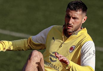 Técnico del Milan reveló cuánto tiempo Santiago Giménez será baja por lesión ¿Se pierde el Mundial?