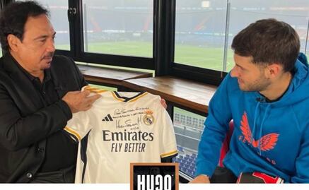 ¿Será una premonición? Hugo Sánchez le regaló una playera del Real Madrid a Santiago Giménez