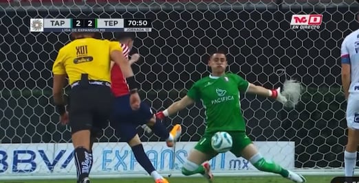 El impactante y doloroso balonazo a un portero en la Liga MX Expansión