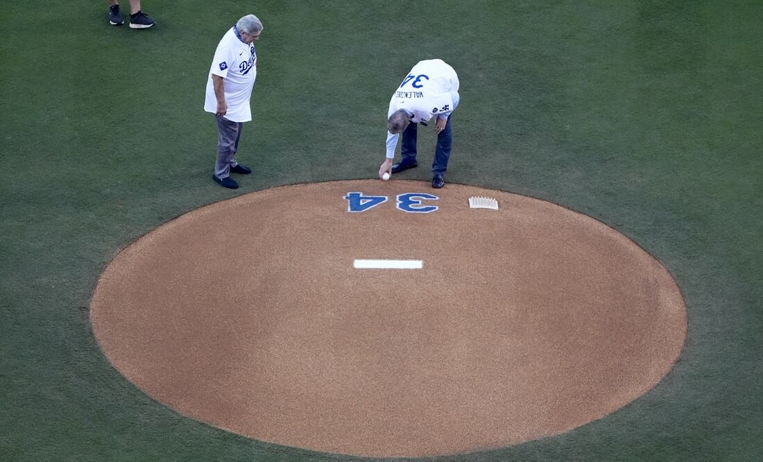 Homenaje a Fernando Valenzuela, previo al juego entre Dodgers y Yankees - Foto: AP