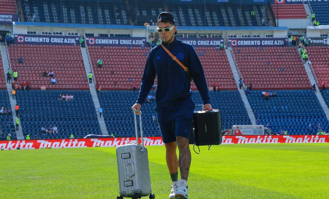 Carlos Salcedo está a punto de dejar de ser jugador de Cruz Azul debido a sus problemas personales. Foto: Imago7