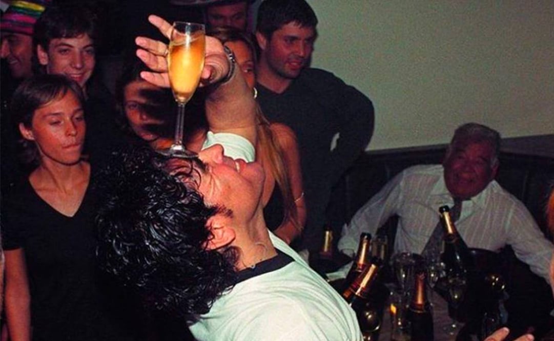 Diego Armando Maradona, durante una de sus fiestas en México 86. Foto: @diegoeterno.lamuestra