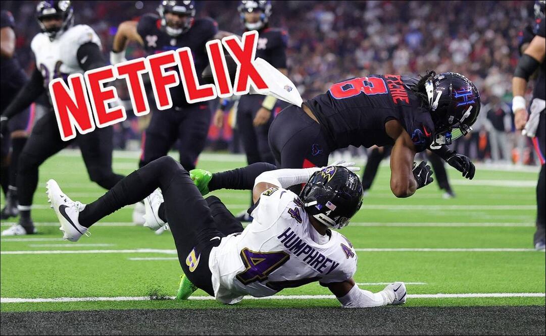 Marlon Humphrey (44) de los Baltimore Ravens evita un pase completo a John Metchie III (8) de los Houston Texans durante segundo cuarto de su juego de Navidad en el NRG Stadium. FOTO: AFP