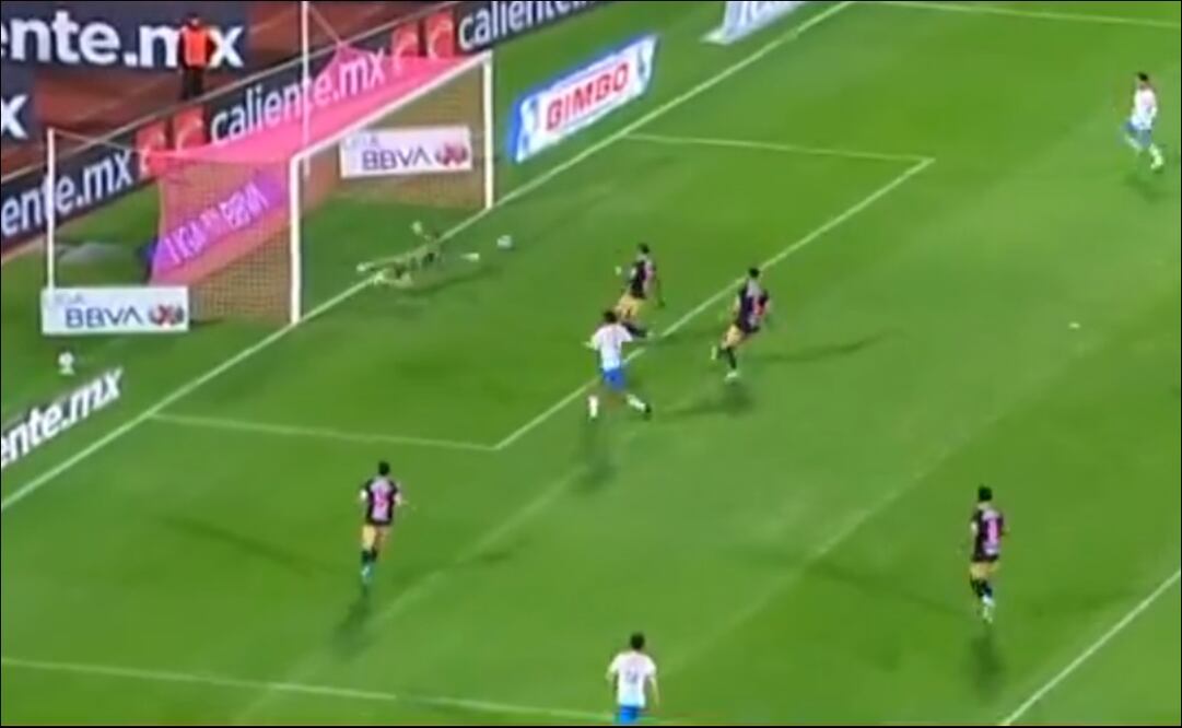 Ángel Sepúlveda empujó la pelota para el 1-0 a favor de Cruz Azul. FOTO: Captura