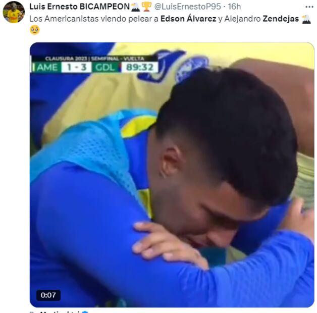 Los americanistas no pudieron esconder su coraje tras ver que Edson Álvarez maltrató a Alejandro Zendejas. Foto: Especial