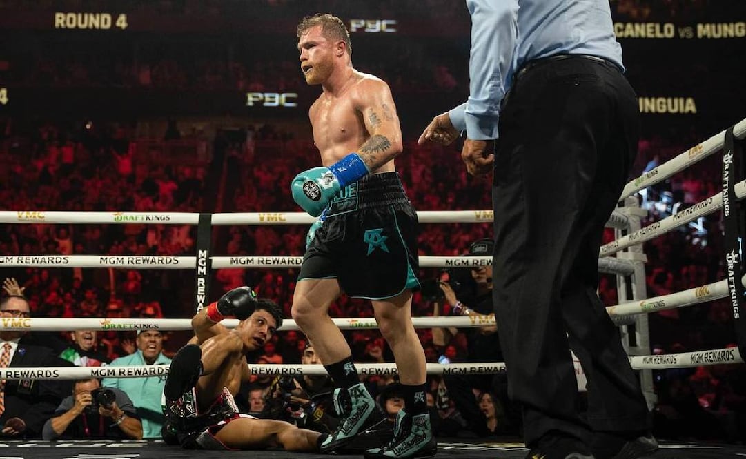 Canelo Álvarez mandó a la lona a Jaime Munguía en el cuarto asalto. Foto: @canelo