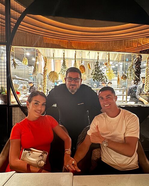 Ronaldo y Georgina junto al chef Dani García. Fuente: Instagram @danigarcia7
