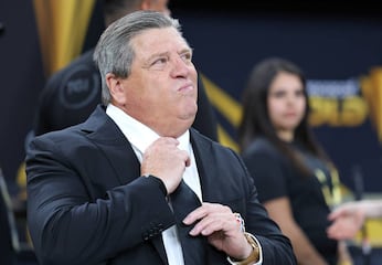 Miguel Herrera tuvo encontronazo con periodista tico en un estacionamiento ¿Hubo golpes?