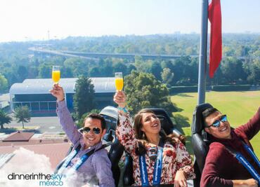 Vive una experiencia única en Dinner in the Sky