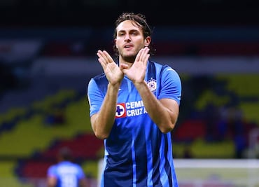 Santiago Giménez en búsqueda de nuevo equipo ¿Su futuro está en Cruz Azul?