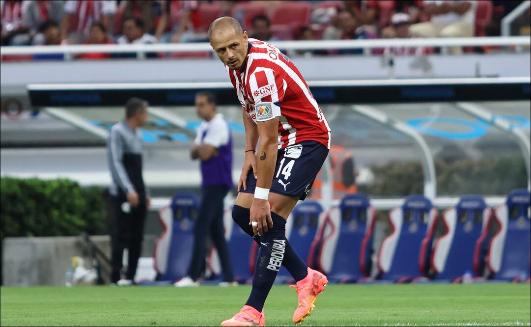 Chicharito Hernández dio a conocer que de nueva cuenta se lesionó y será baja para Chivas / FOTO: Imago7