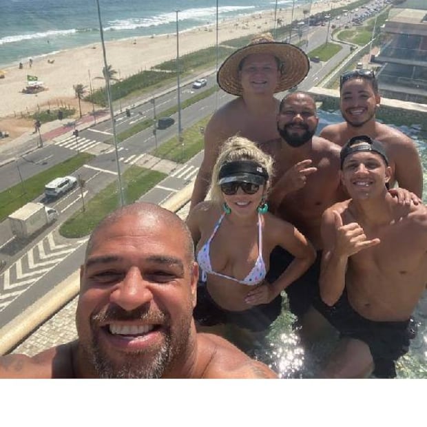 Adriano, después de retirarse del futbol, se ha dedicado a vivir de manera desenfrenada. Foto: Especial
