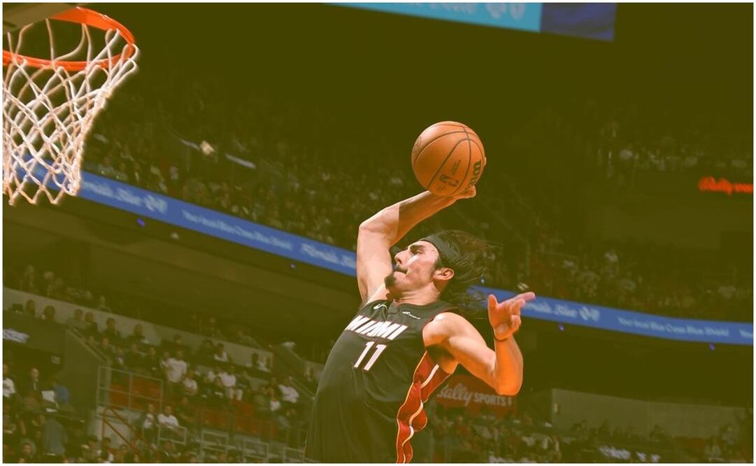Jaime Jáquez realizando una canasta con el Miami Heat / FOTO: Instagram @trippplej