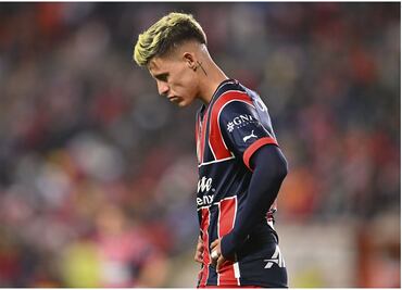 Chivas sacó el cuchillo y ya negocia con 'Chicote' Calderón la rescisión de contrato