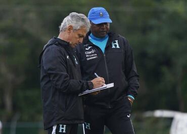 Técnico de Honduras negó odio al futbol mexicano: 'Admiramos al Pachuca, América, Santos...'