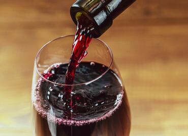 ¿Una copa de vino puede combatir al Covid-19?
