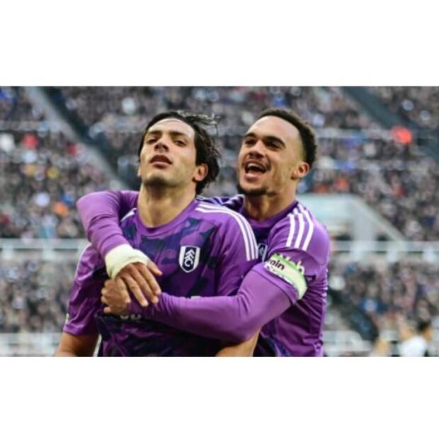 Raúl Jiménez se ha convertido en el futbolista más importante del Fulham. Foto: Especial