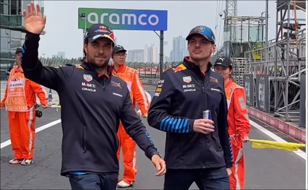 Sergio Pérez y Max Verstappen, durante un Gran Premio de la F1. FOTO: Especial