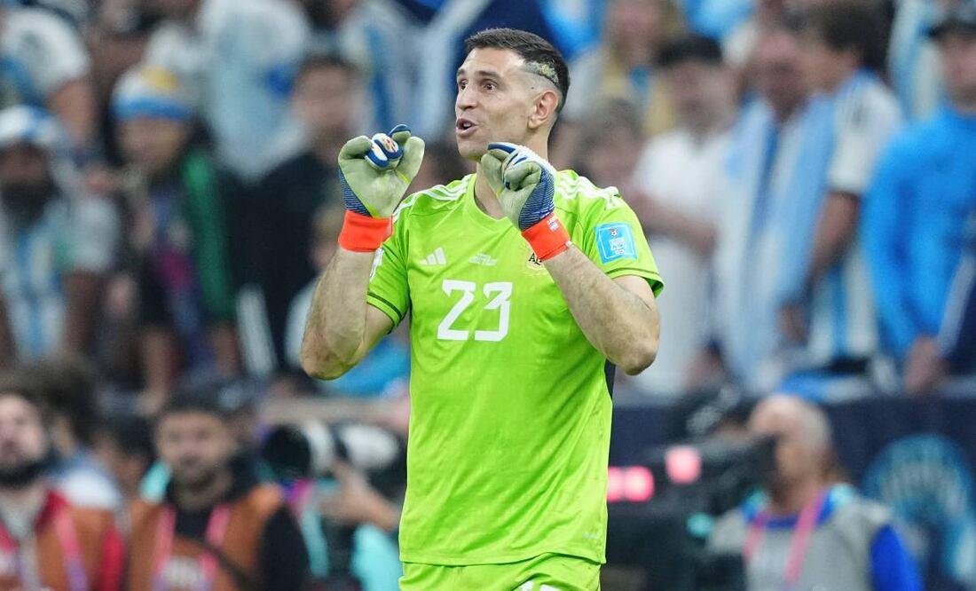 Dibu Martínez no ha recibido ofertas para salir del Aston Villa la próxima temporada. Foto: Imago7