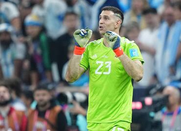 Dibu Martínez no encuentra equipo a un año del Mundial 2026 ¿Argentina lo va a descartar?