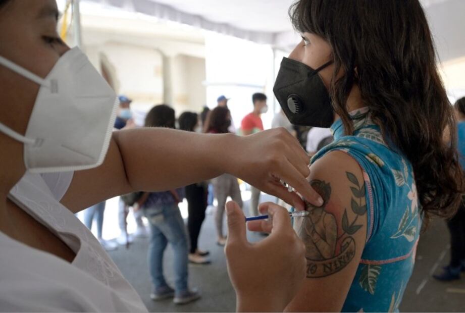 Covid-19: Pandemia no acabará este año, advierte Nobel de Medicina