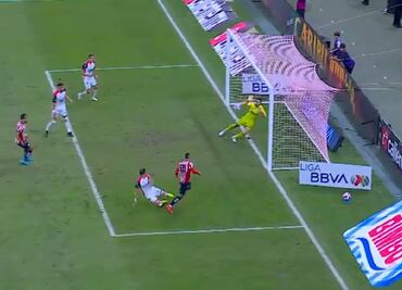 Piojo Alvarado puso el 2-3 parcial ante el Atlas en el Clásico Tapatío