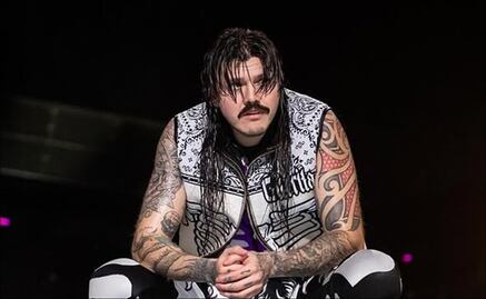 Aficionados propinan sillazos a 'Dominik Mysterio' antes de su compromiso en WrestleMania 41