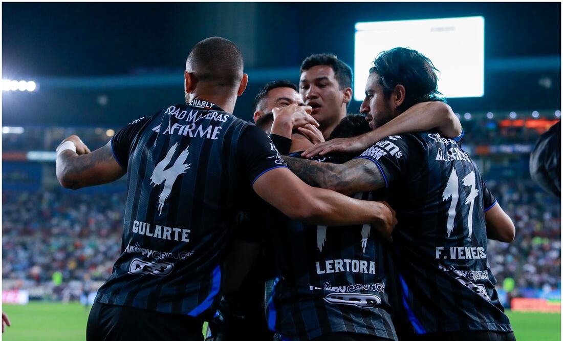 Querétaro celebrando frente al Pachuca - Foto: Imago7