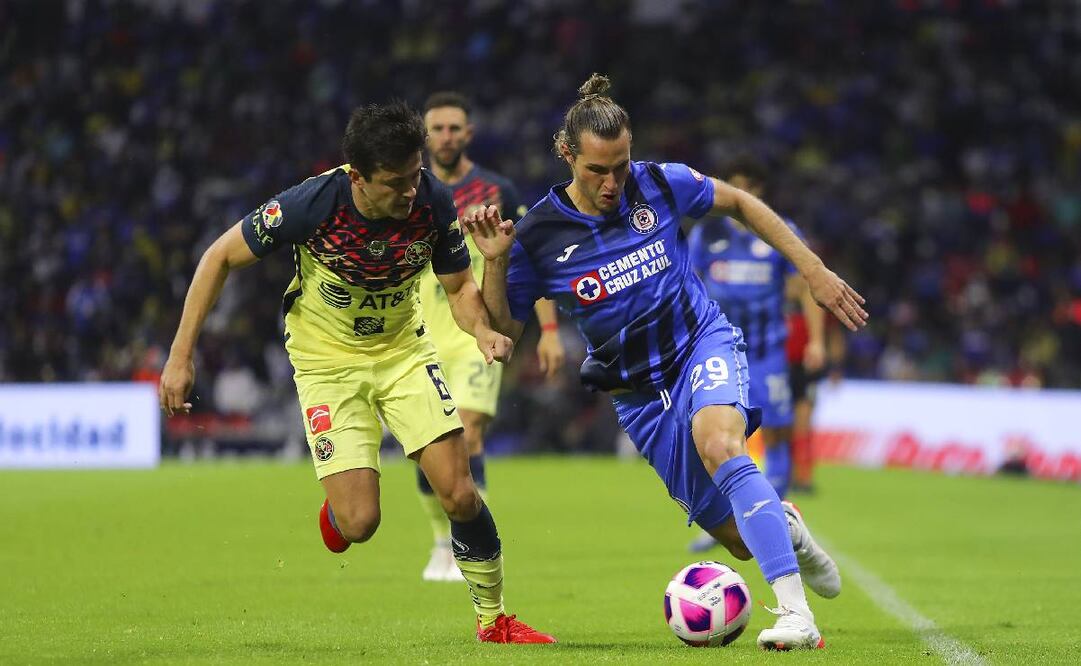 Santiago Giménez cree que la plantilla del América es superior a las demás de la Liga MX. Foto: Imago7