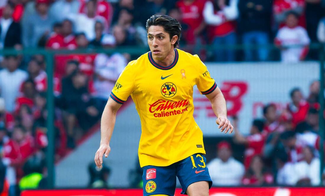 En las redes sociales el jugador hizo un comentario olvidando que su formación fue en Chivas. Foto: Imago7.