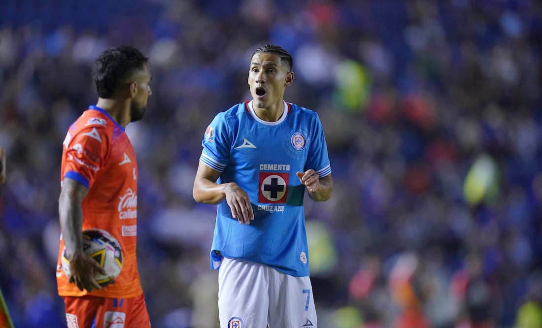 Uriel Antuna espera definir su futuro esta semana. Foto: Imago7.