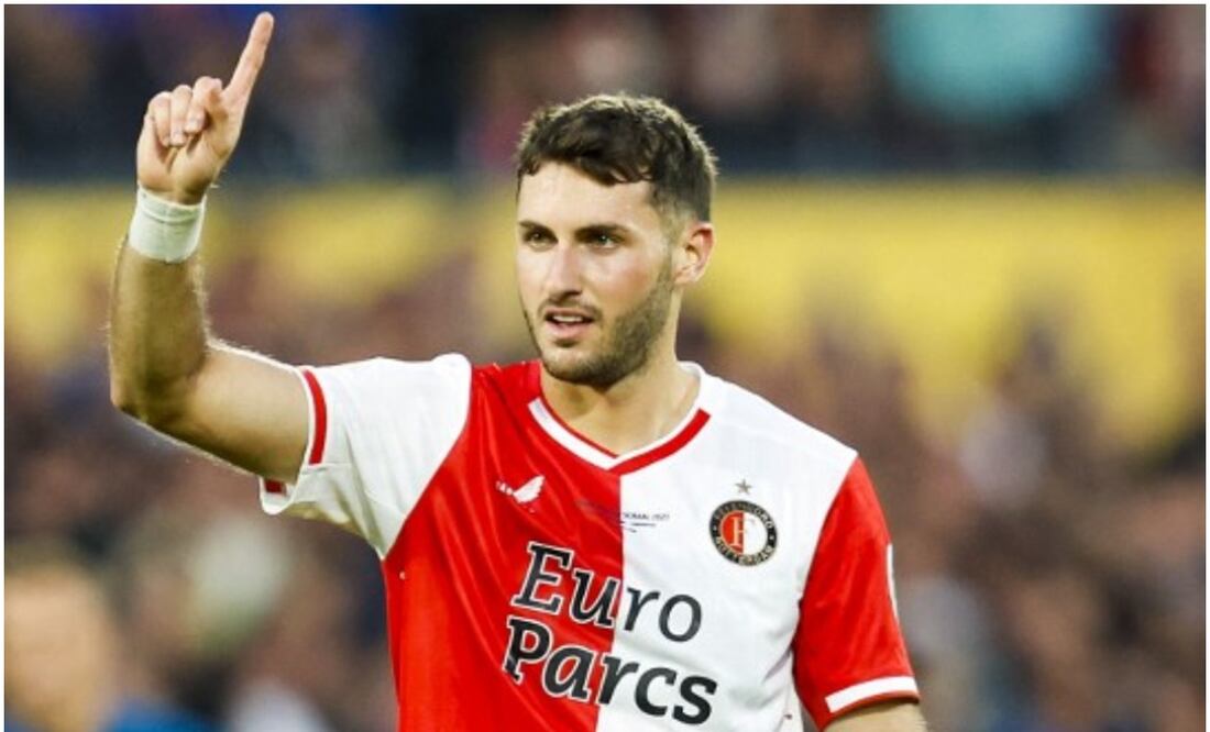 Santiago Giménez con el Feyenoord celebrando un gol / FOTO: AFP