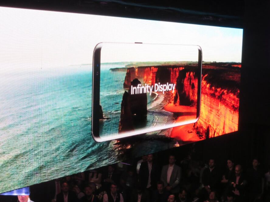 Aunque ya conocíamos el estilo de pantalla infinita que ofrece el Galaxy 8, el nuevo modelo también ajustó su diseño para modificar la luz y crear una imagen nítida, aún bajo la luz directa del sol. (Foto: Carolina Mejia)