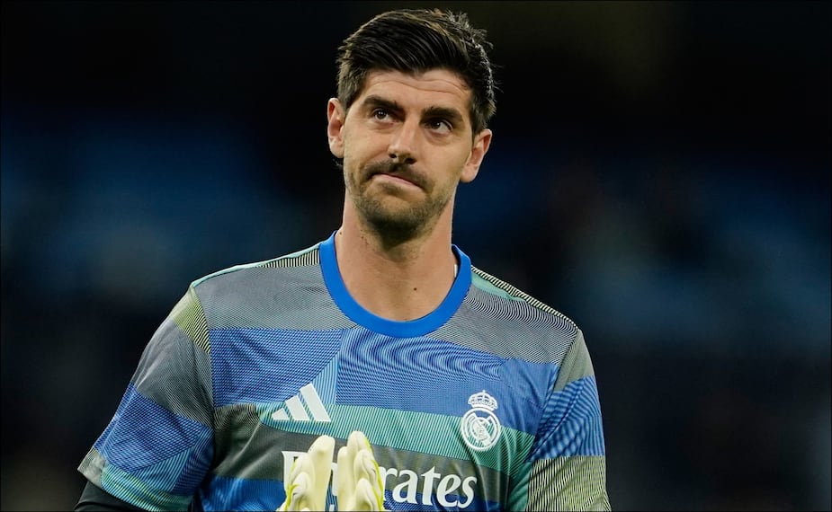 El arquero del Real Madrid, Thibaut Courtois, previo al calentamiento del partido contra Manchester City en los octavos de final de Champions League. FOTO: AP