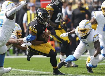 Justin Fields lidera la reacción de los Steelers para vencer 20-10 a Chargers y mantener el invicto