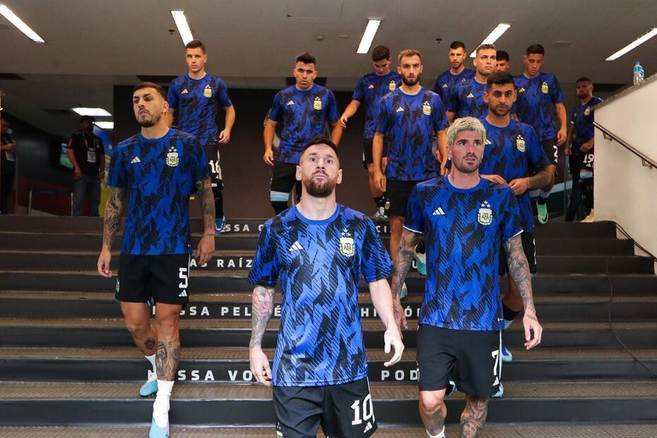 Un exjugador del conjunto parisino salió con los botines de punta contra Lionel Messi. Fuente: Instagram @leomessi