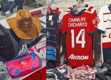 ¿Chicharito Hernández o Cade Cowell? Esto es lo que venden afuera del Estadio Akron, previo al Clásico Nacional