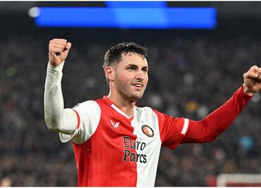 Director deportivo de Feyenoord, acepta que Barcelona y Real Madrid han observado a Santi Giménez