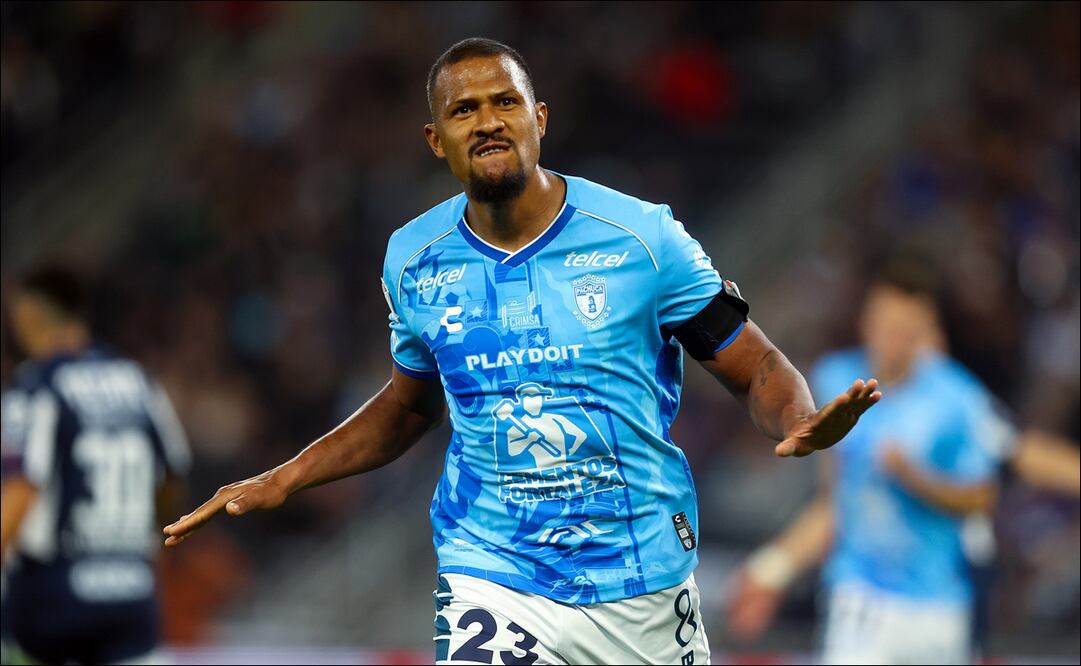 Salomón Rondón celebra un gol en el partido de los Tuzos ante Rayados de la Jornada 3. FOTO: Imago7