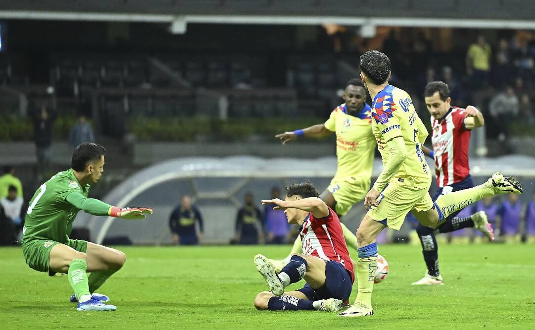 Alan Mozo cometió un autogol ante el América cuando estuvieron a un tanto del empate global. Foto: Imago7