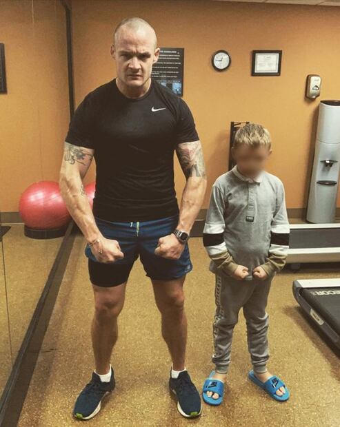 Actor de Harry Potter se convierte en luchador de artes marciales y así luce ahora